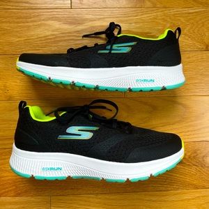 Sketchers Go Run sneakers